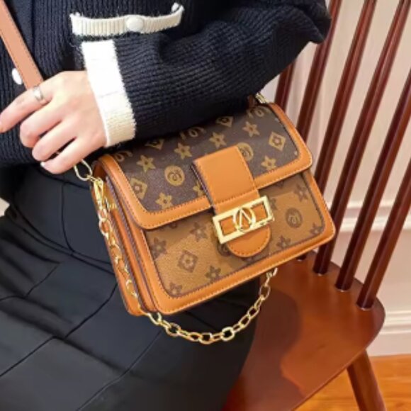 NWT ✨ Elegant Crossbody – A Timeless Fashion Staple! ✨ - Picture 2 of 5